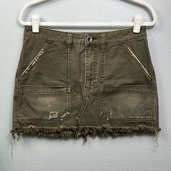 Free People Pants - Free People Green Cargo Utility Shorts 28 Fray Hem Urban Outfitters Cotton